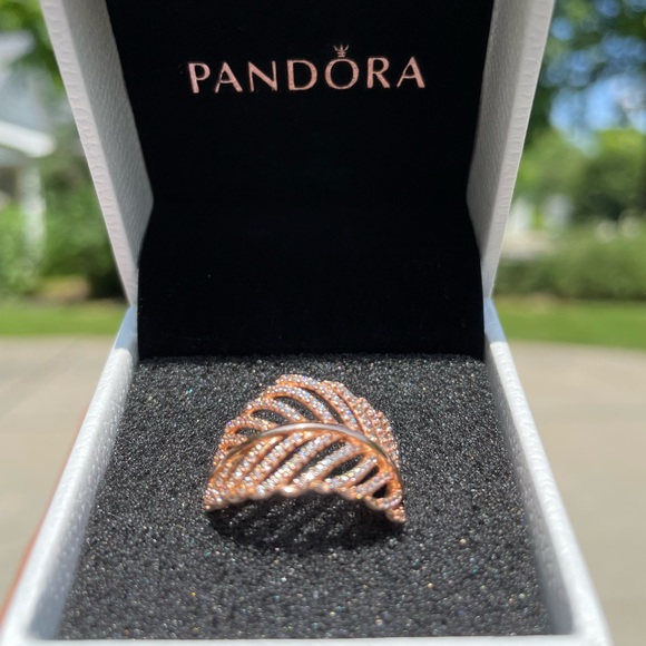 BRAND NEW!🪶PANDORA ROSE LIGHT AS A FEATHER RING! - Picture 3 of 5